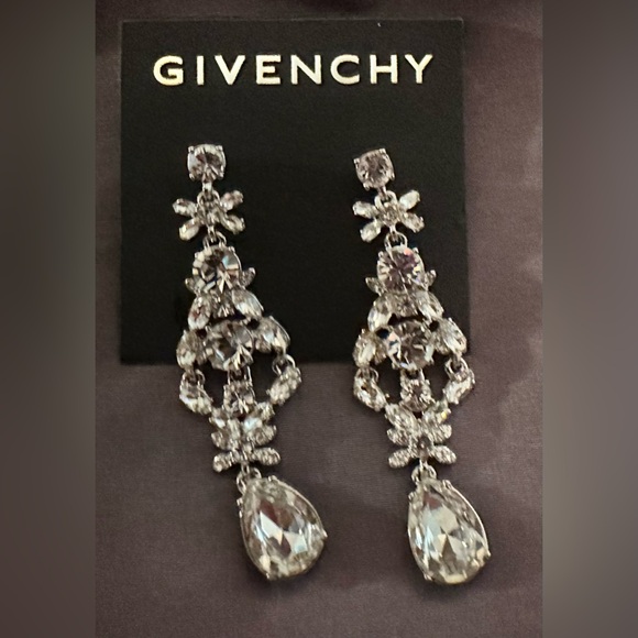 NWT Givenchy Silver Tone Crystal Drama Chandelier Earrings From Macy’s - Picture 4 of 6